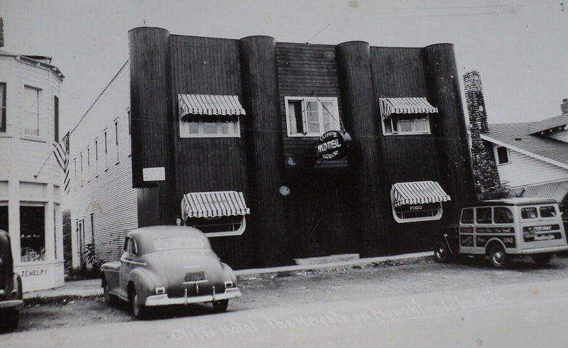 Cliffs Hotel (Heights Inn) - Vintage Postcard (newer photo)